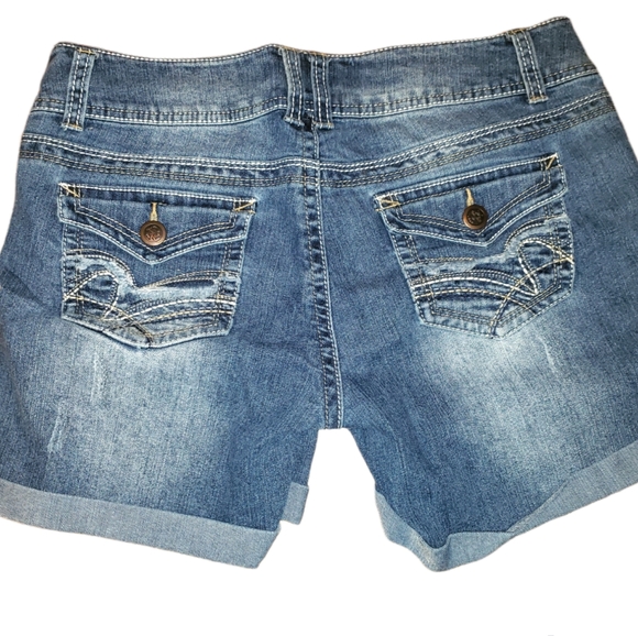 NB Cuffed Shorts - Picture 3 of 7